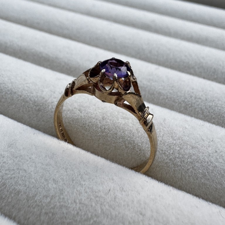 9ct Purple Stone Ring - Image 8