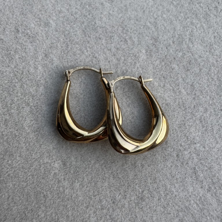 9ct Crossover Hoop Earrings - Image 4