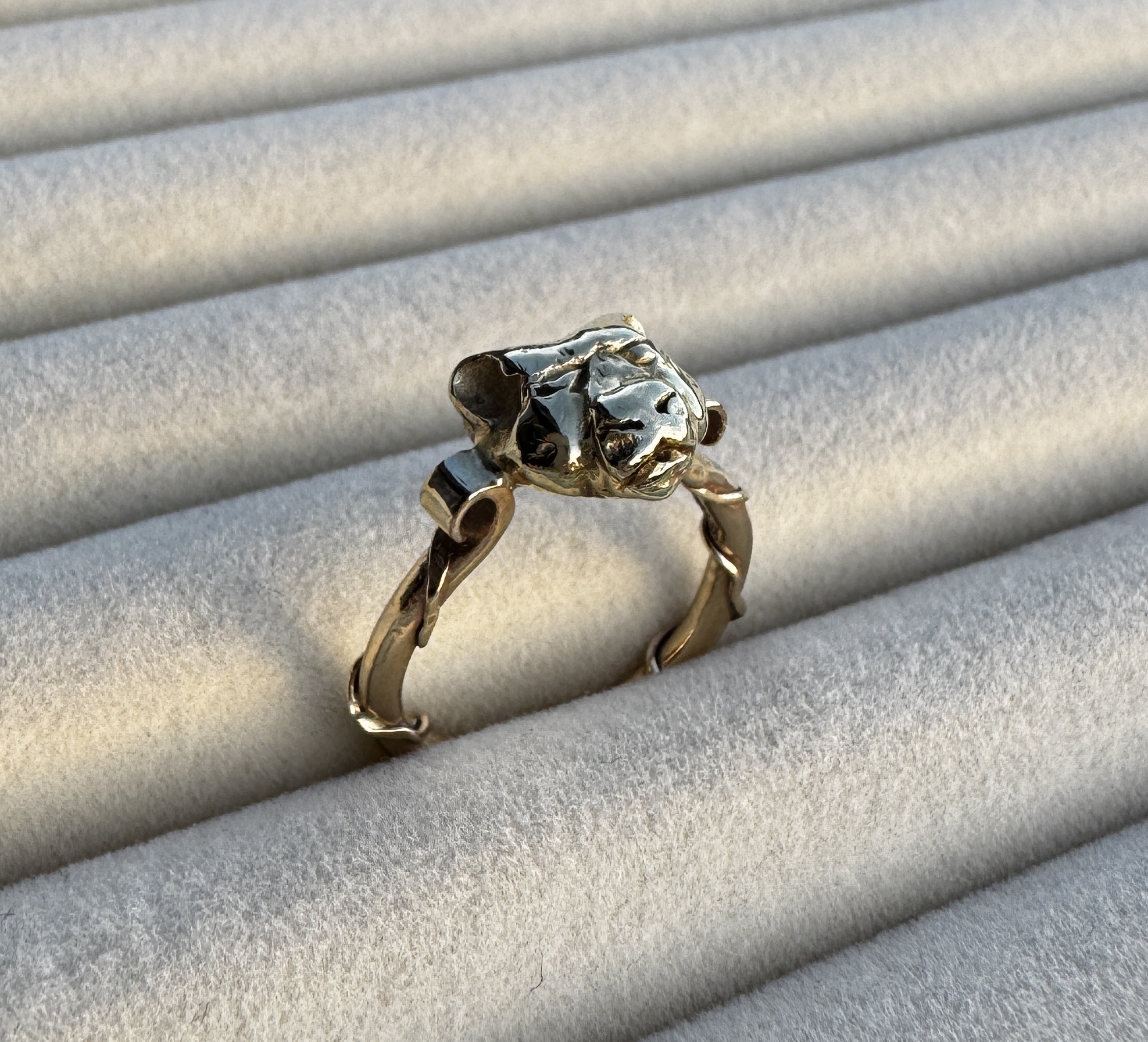 9ct Gold 'Jade' Leopard Head Ring LO - Image 3
