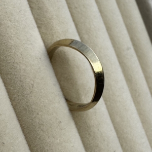 9ct Gold Knife Edge Ring LO- Lauren Owens Jewellery