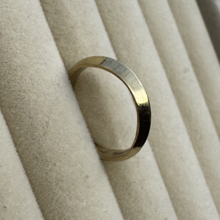 9ct Gold Knife Edge Ring LO- Lauren Owens Jewellery