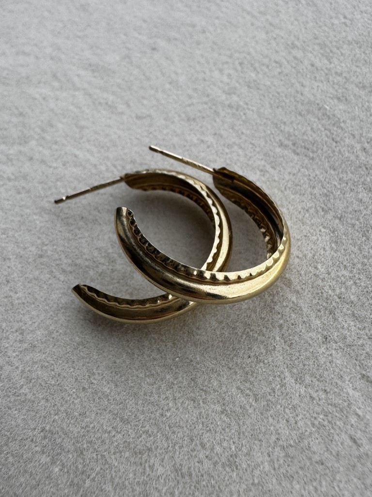 9ct Gold Ridge Hoop Earrings - Image 3