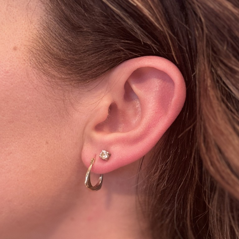 9ct Detailed Crossover Hoop Earrings - Image 4