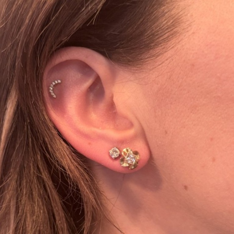 9ct Gold Princess Cut Floral Stud Earring - Image 6
