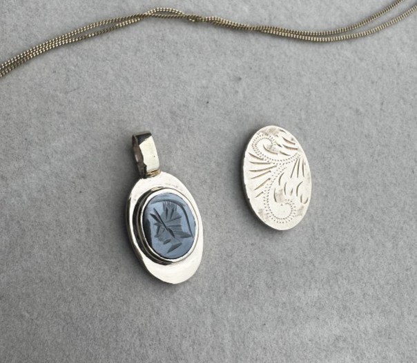 9ct Gold Reversible Centurion Engraved Pendant