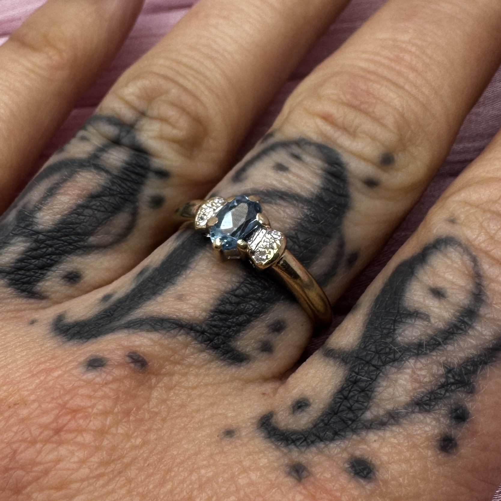 9ct gold blue gemstone and diamond ring - Image 6