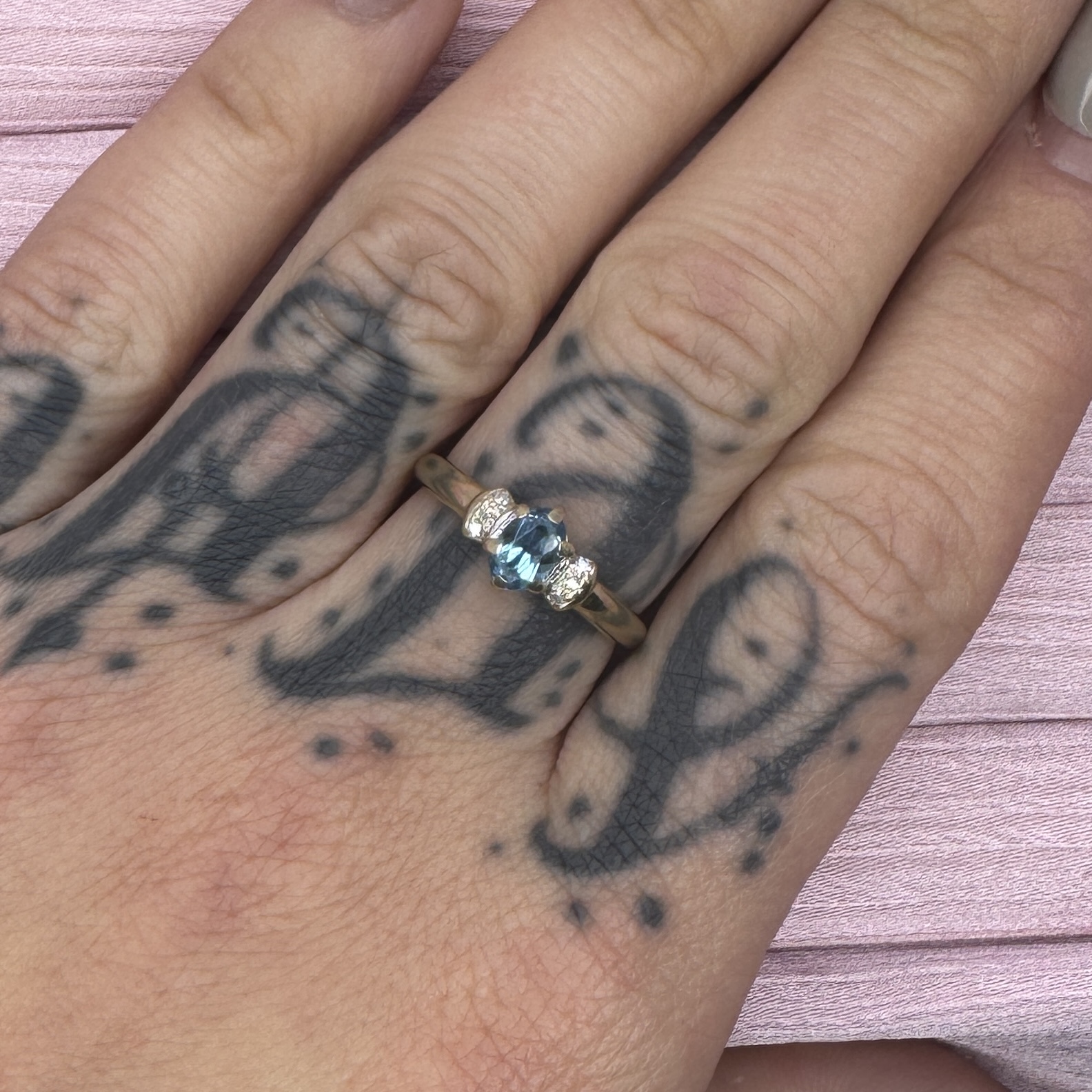 9ct gold blue gemstone and diamond ring - Image 2