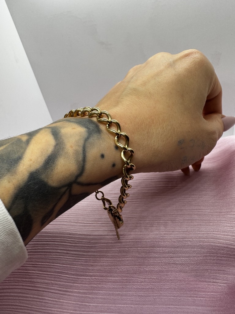 9ct gold curb bracelet with a classic heart padlock - Image 3