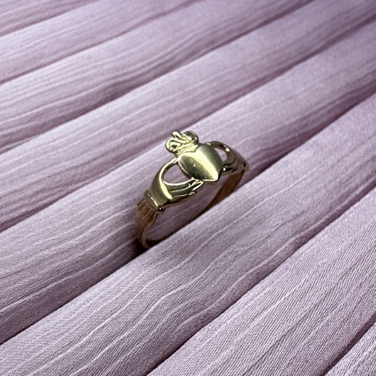 9ct gold Claddagh ring - Image 5