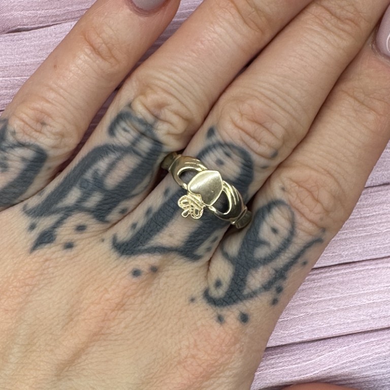 9ct gold Claddagh ring - Image 3