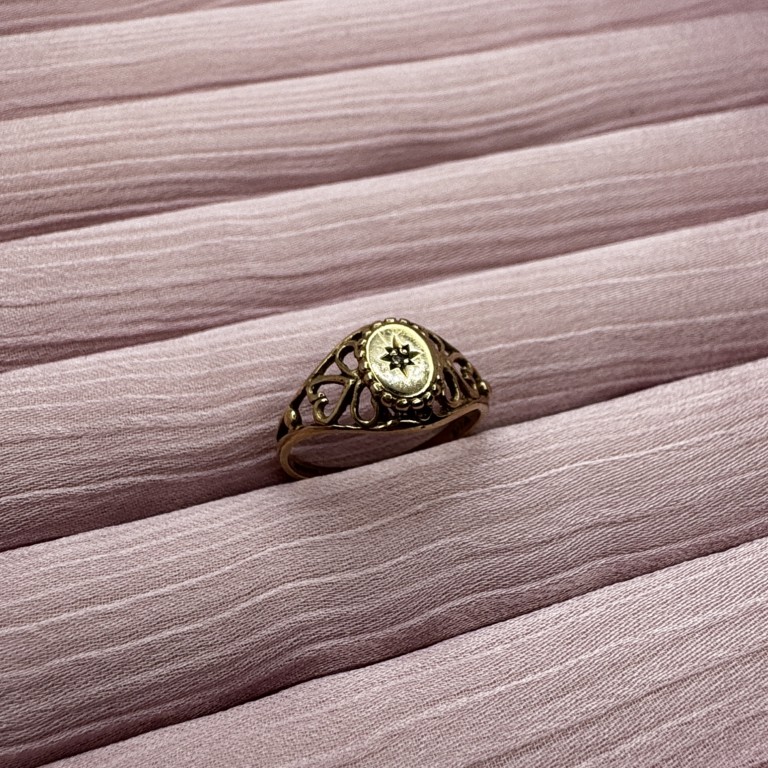 9ct gold diamond ornate signet style ring - Image 5