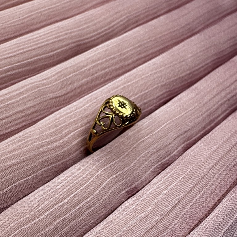 9ct gold diamond ornate signet style ring - Image 6