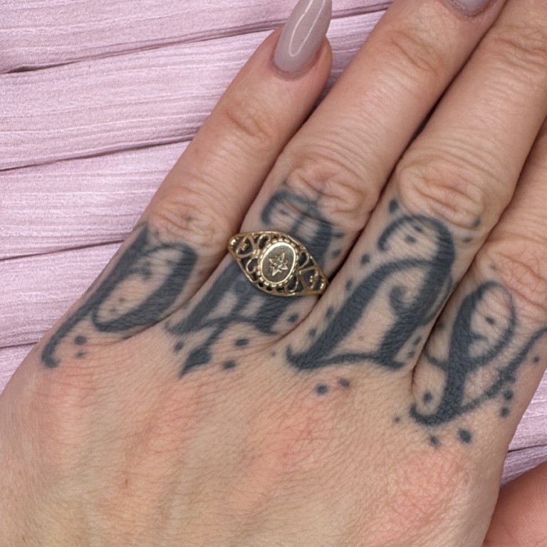 9ct gold diamond ornate signet style ring - Image 3