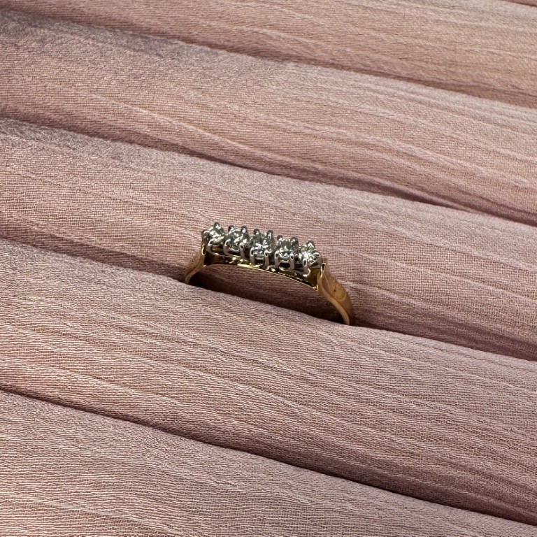 9ct gold diamond ring