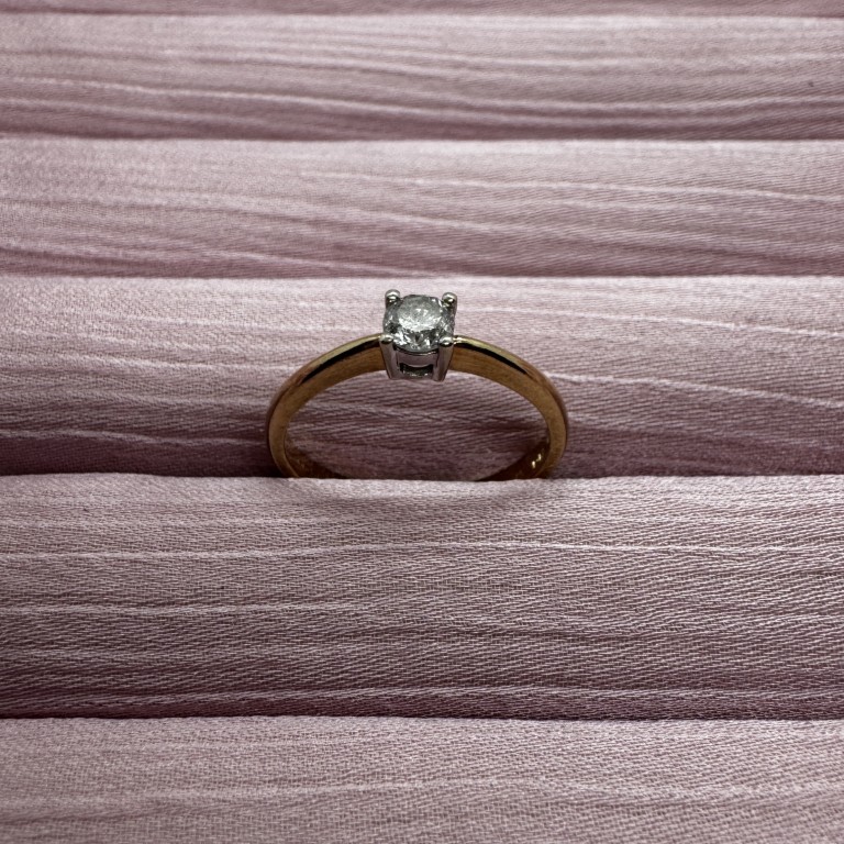9ct gold solitaire diamond ring - Image 5