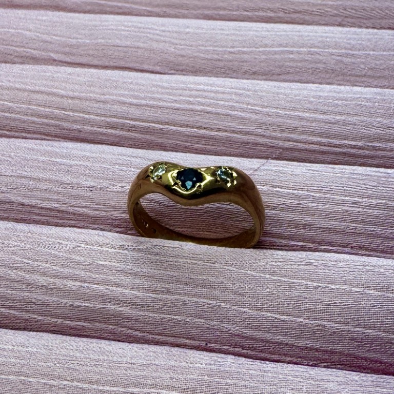 9ct gold diamond sapphire ring - Image 3