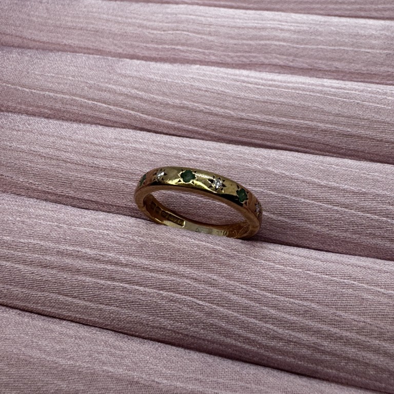 9ct gold emerald diamond ring - Image 4