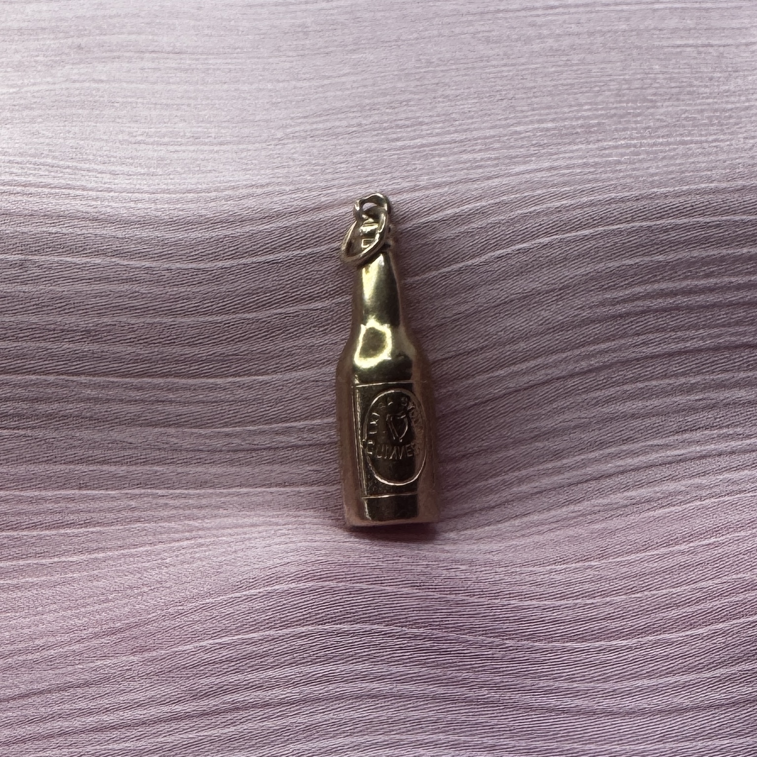 9ct gold Guinness bottle pendant charm - Image 7