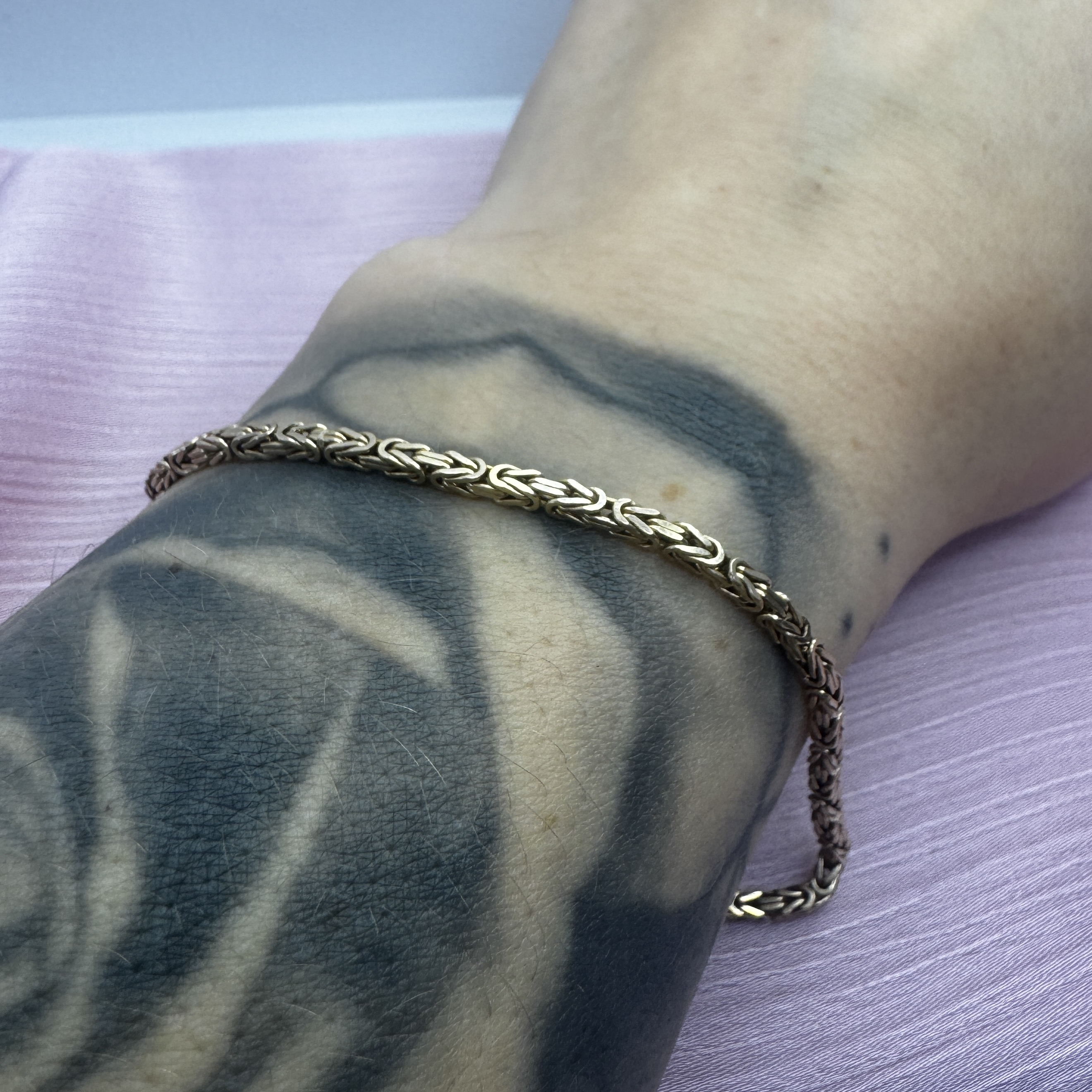 9ct gold Byzantine-style link bracelet - Image 7