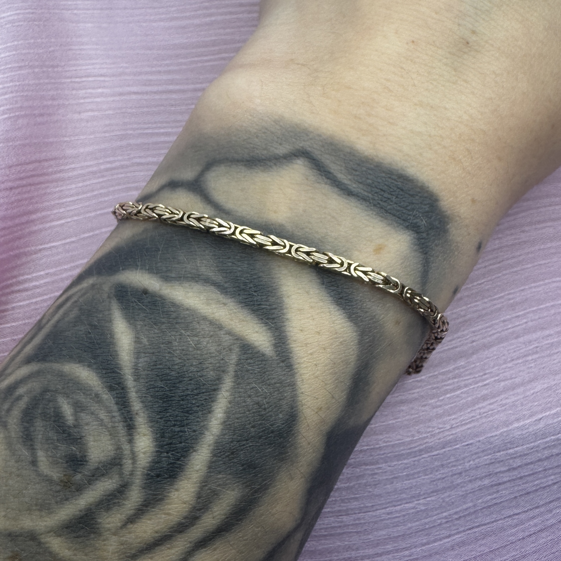 9ct gold Byzantine-style link bracelet - Image 8