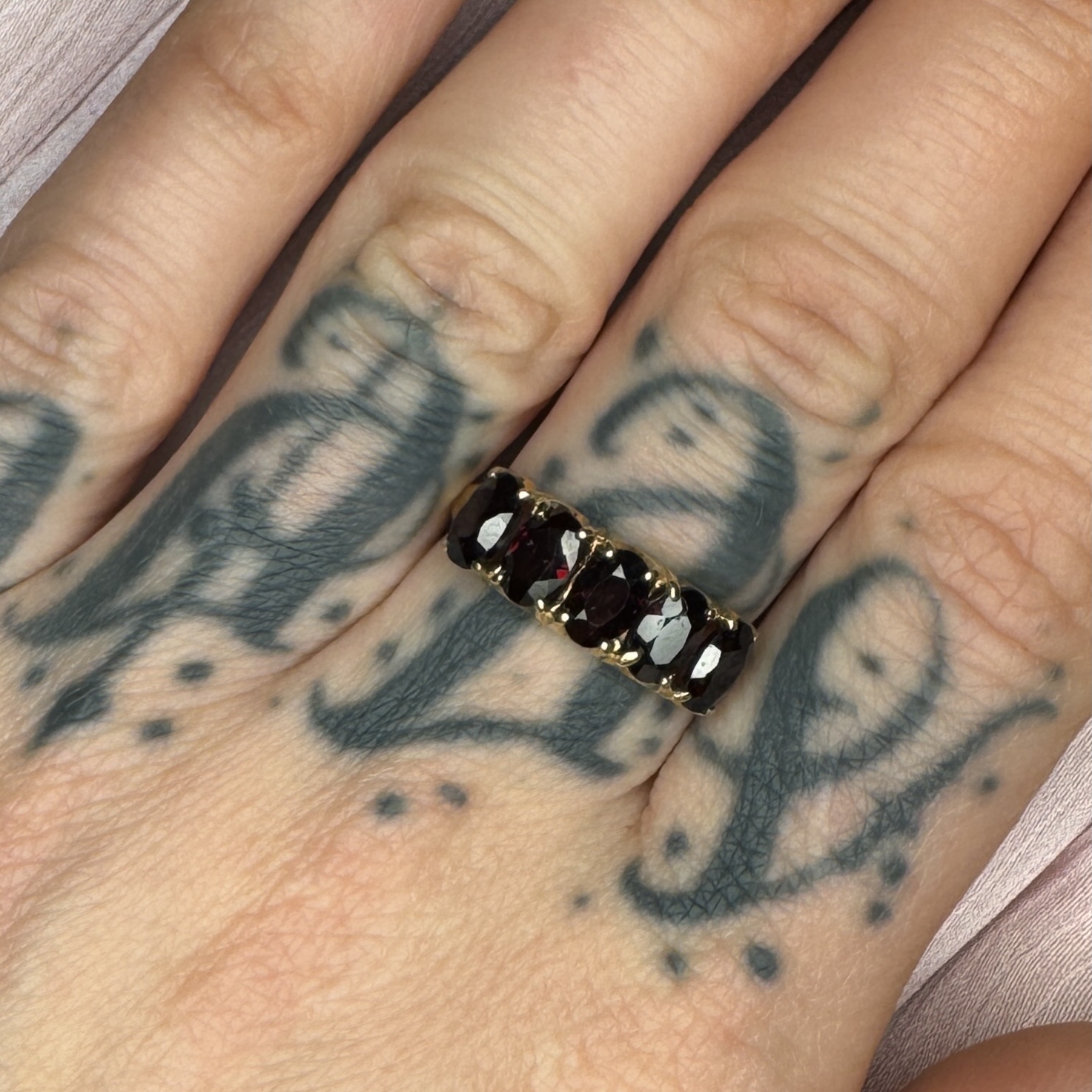 9ct Gold Garnet ring