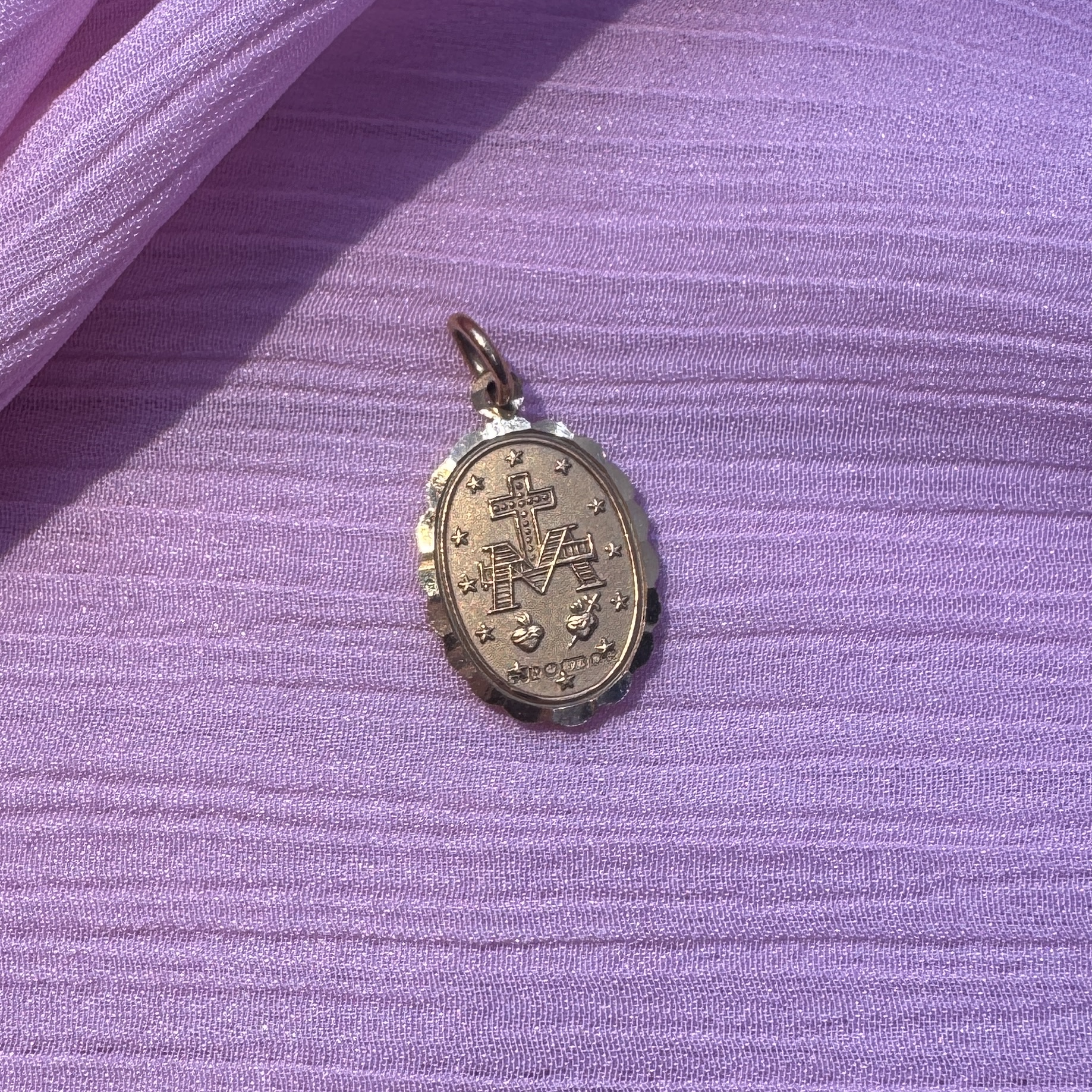 9ct gold Miraculous Medal - Image 3