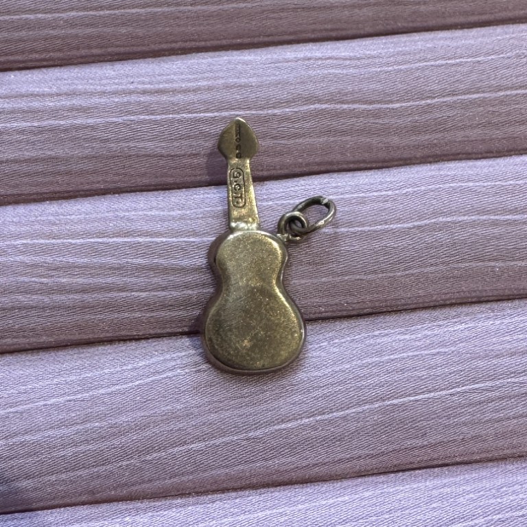 9ct Gold Guitar - Image 2