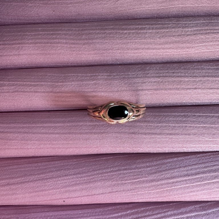 9ct Gold Black Gemstone Ring - Image 3