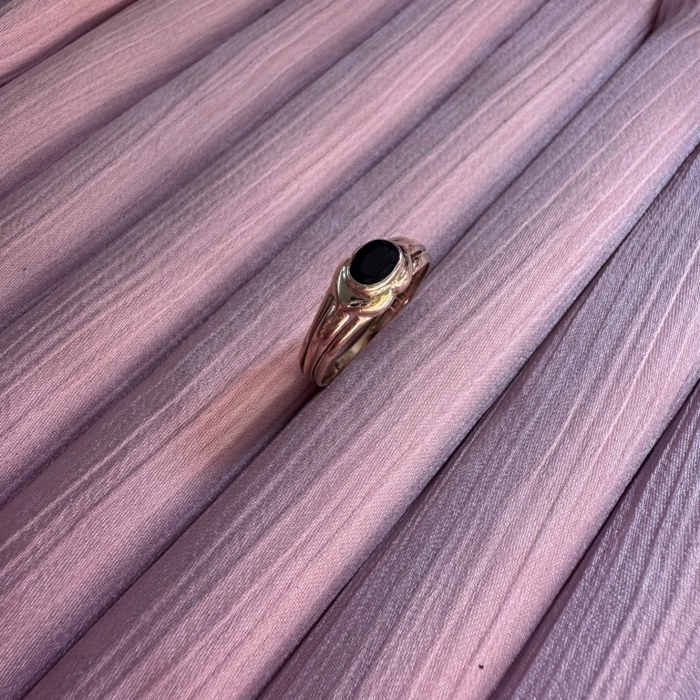 9ct Gold Black Gemstone Ring - Image 5