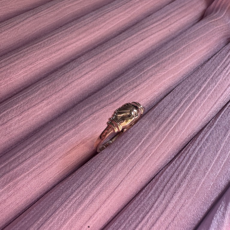 9ct Gold Handshake Ring - Image 5