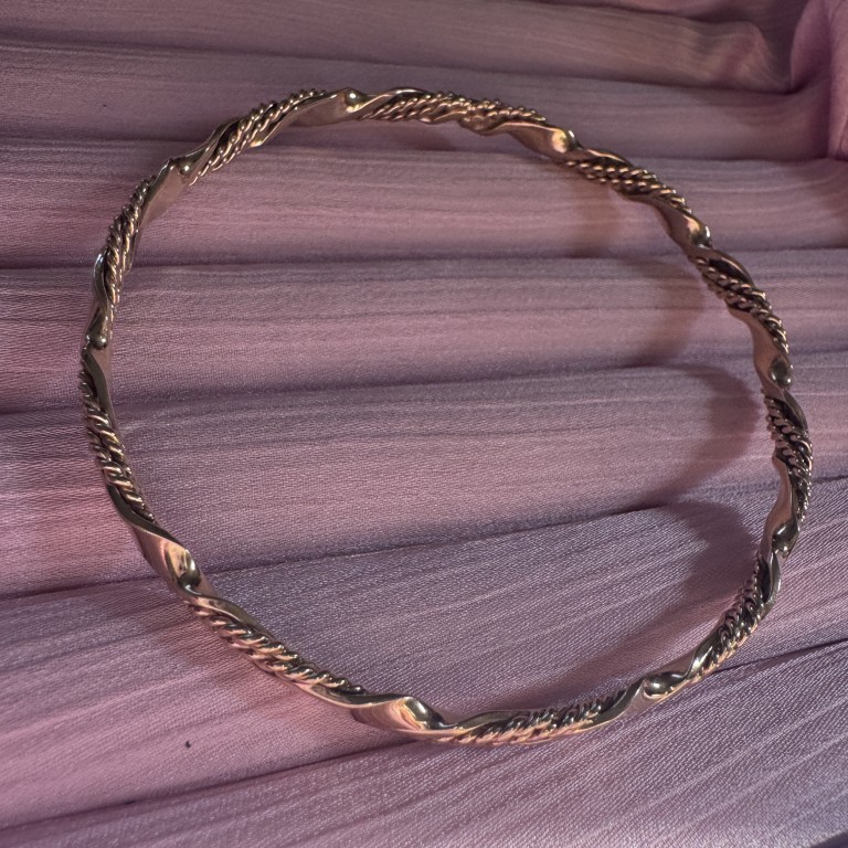9ct Gold Twisted Bangle - Image 5