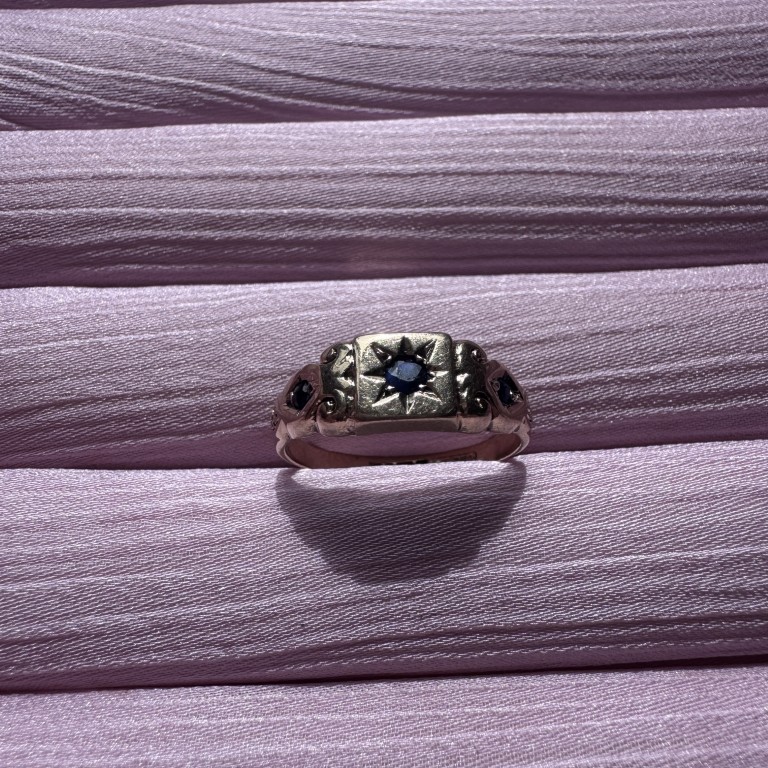 9ct Gold Blue Gemstone Ring (sapphire)