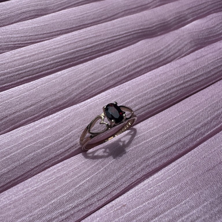 9ct Gold Garnet Heart Ring