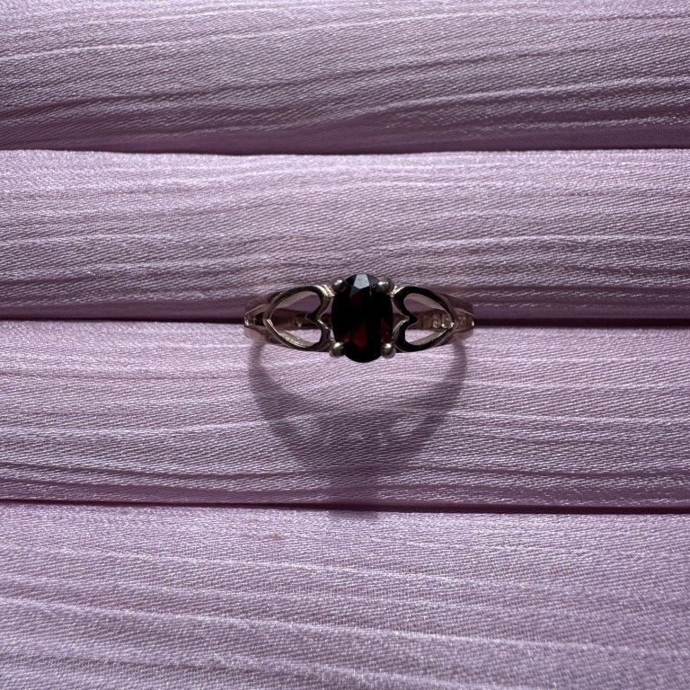 9ct Gold Garnet Heart Ring - Image 2