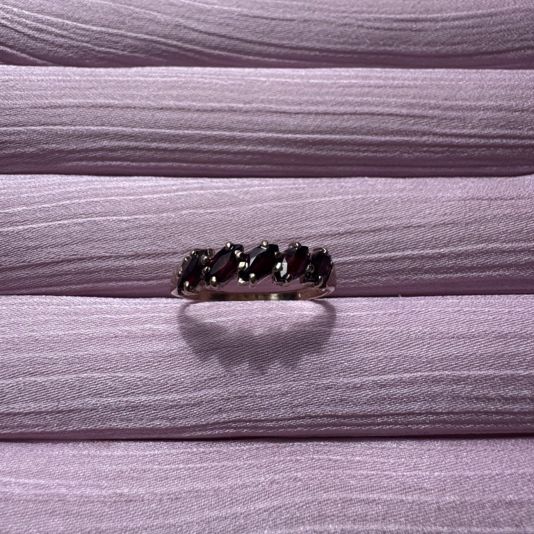 9ct Gold Five Stone Garnet Ring - Image 2