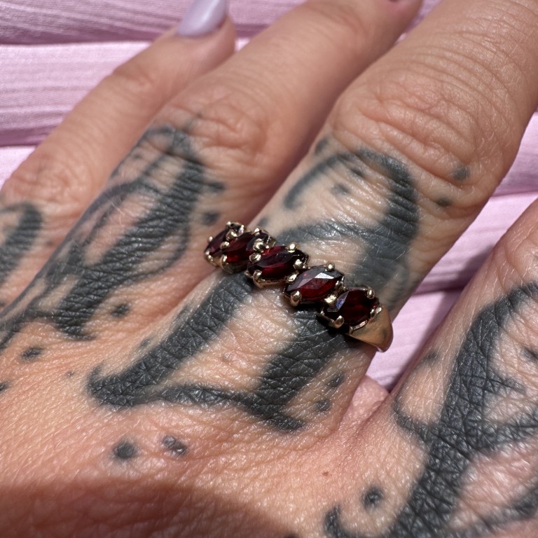 9ct Gold Five Stone Garnet Ring - Image 6