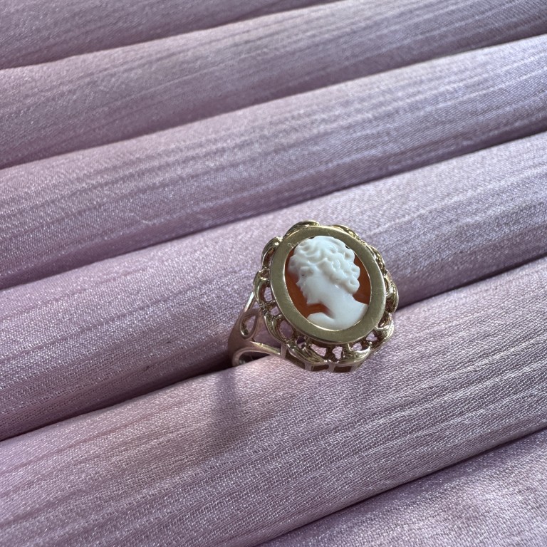 9ct Gold Shell Cameo Ring – Vintage Ladies Portrait