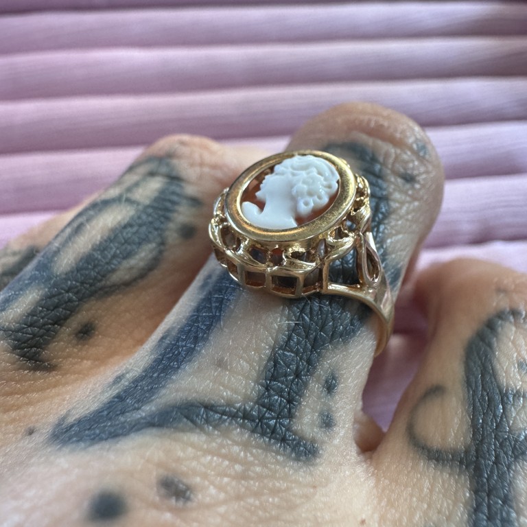9ct Gold Shell Cameo Ring – Vintage Ladies Portrait - Image 2