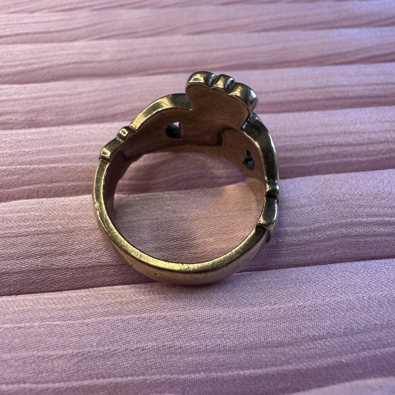 Vintage Heavy 9ct Gold Claddagh Ring - Image 5