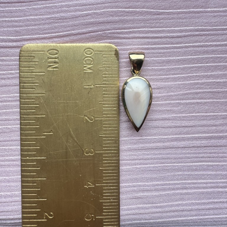 9ct gold mother of pearl pendant - Image 9
