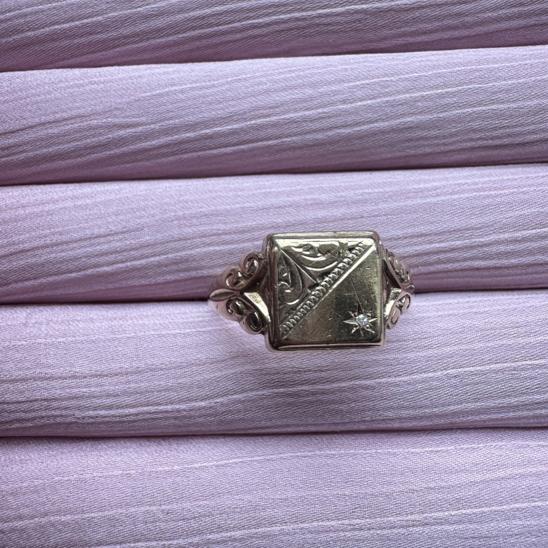 9ct Gold Diamond-Cut Signet Ring - Image 3