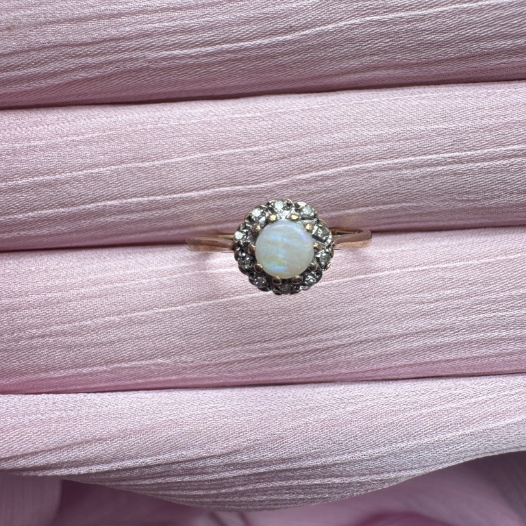 9ct Gold Opal & Diamond Cluster Ring - Image 3