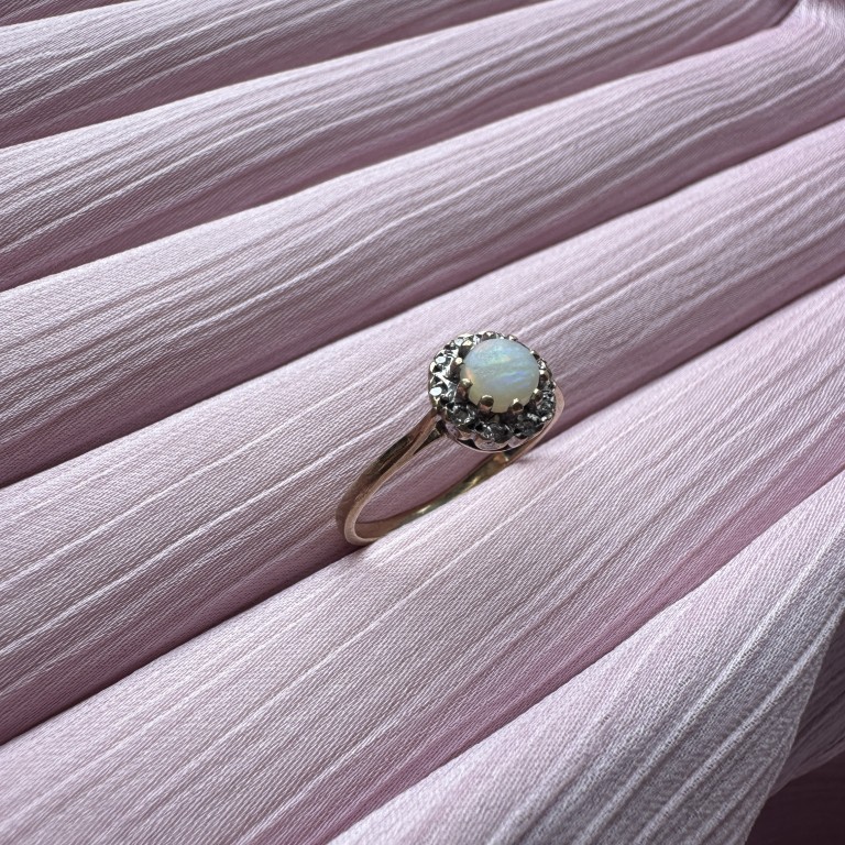 9ct Gold Opal & Diamond Cluster Ring - Image 4