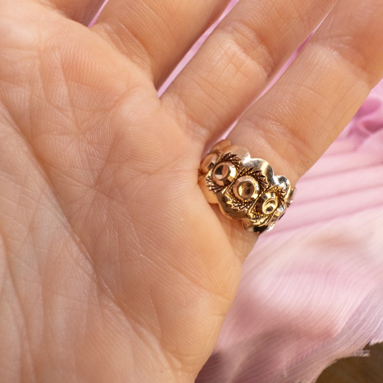 9ct Gold Engraved Wide Band Ring - Image 2