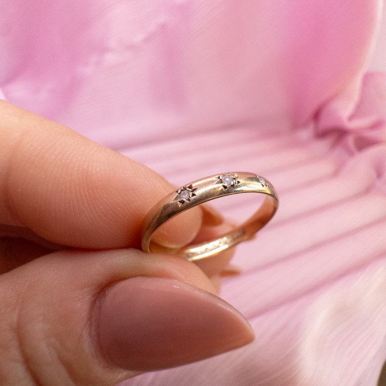 9ct Gold Three Diamond Star Set Band Ring - Image 4