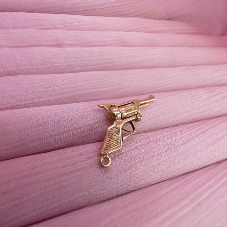 Solid 9ct Gold Revolver with Rotating Barrel - Image 6