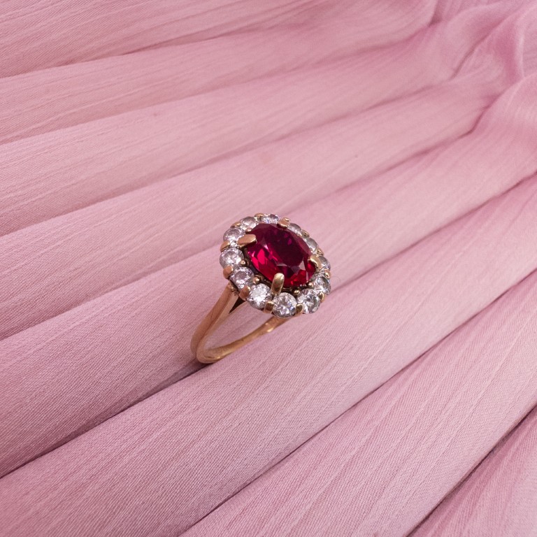 9ct Gold Red Gemstone Halo Ring - Image 3