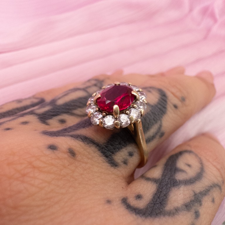 9ct Gold Red Gemstone Halo Ring - Image 5