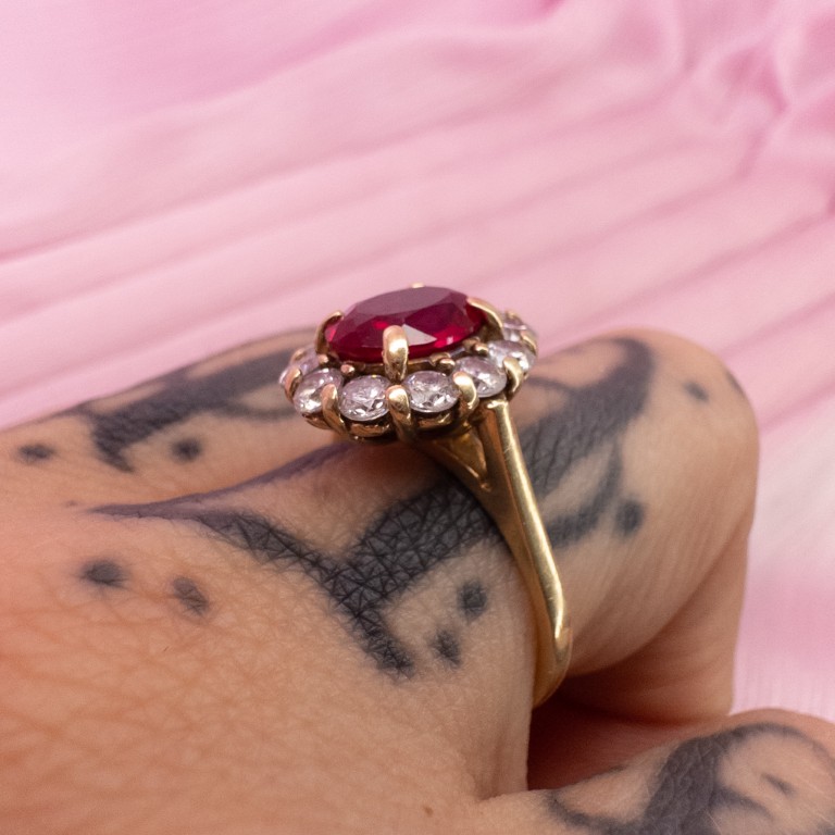 9ct Gold Red Gemstone Halo Ring - Image 6