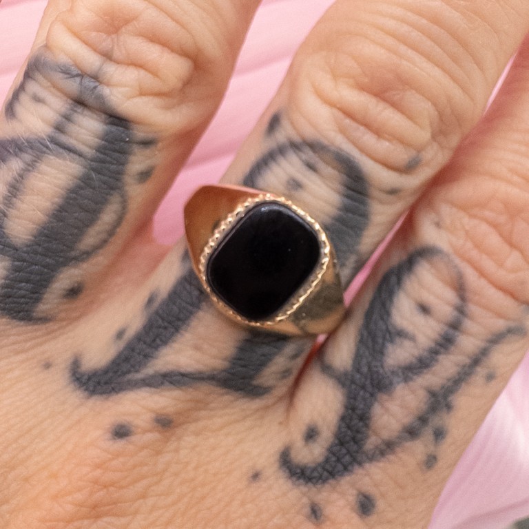 9ct Gold Black Stone Signet Ring - Image 5